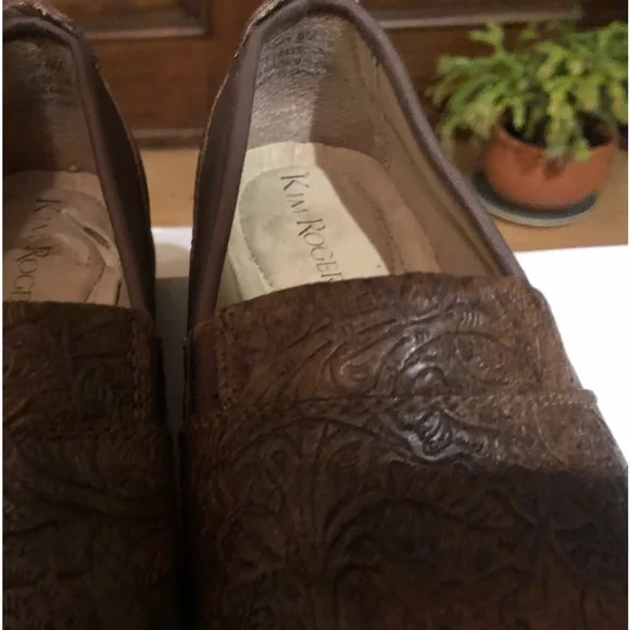 Kim Rodgers Embossed Brown Loafers Size 6 - Picture 9 of 9